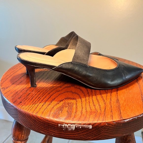 Bandolino Black Pointed-Toe Mules - Picture 2 of 4